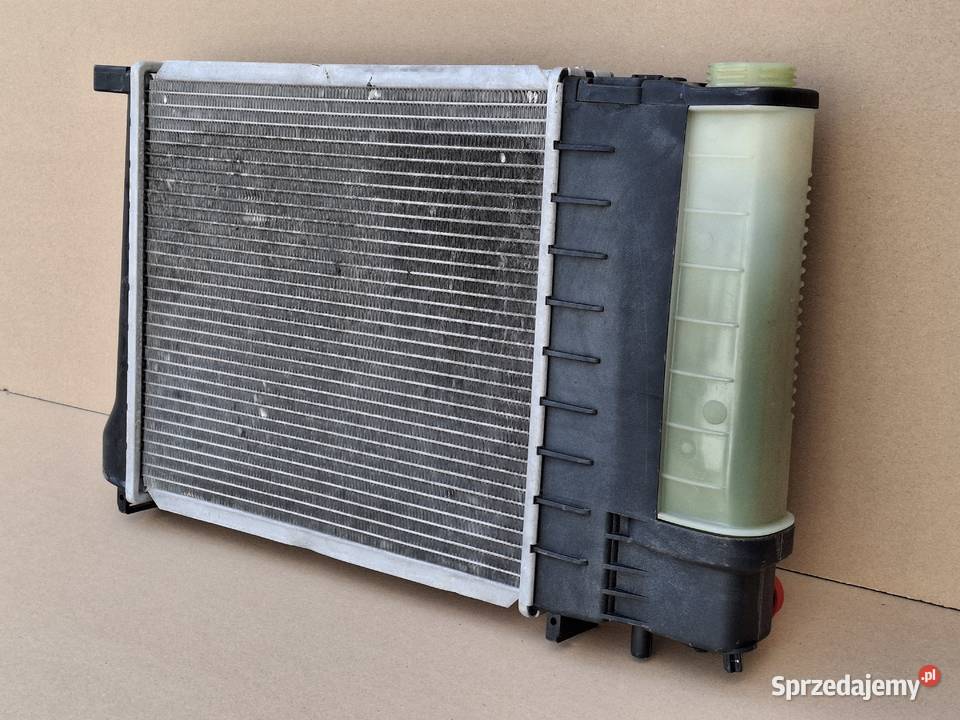 BMW E30 TOURING 318i CHŁODNICA CIECZY WODY FHE osobowe Bieleń