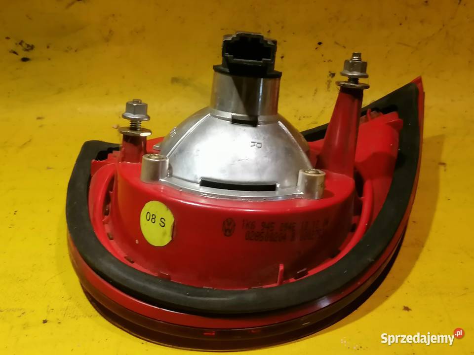 lampa tył lewa z klapy 28508004 VW Golf 5 Lampy tylne sprzedam