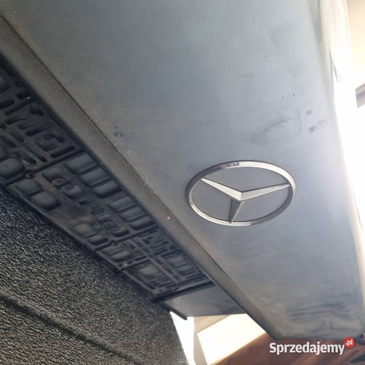 Klapa tył MErcedes sedan W124 888 berryl ZERO Łańcut