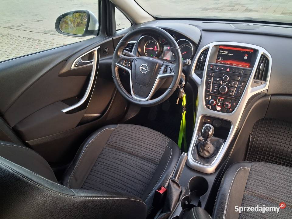 Opel Astra J 14 LPG Kombi 2014r świętokrzyskie Starachowice