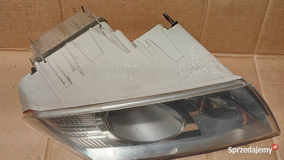 SKODA OCTAVIA II LAMPA PRZÓD PRAWA EU wielkopolskie Zbierkowo