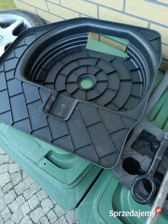 Boczek pod kołem zapasowym audi a4 b8 allroad podkarpackie