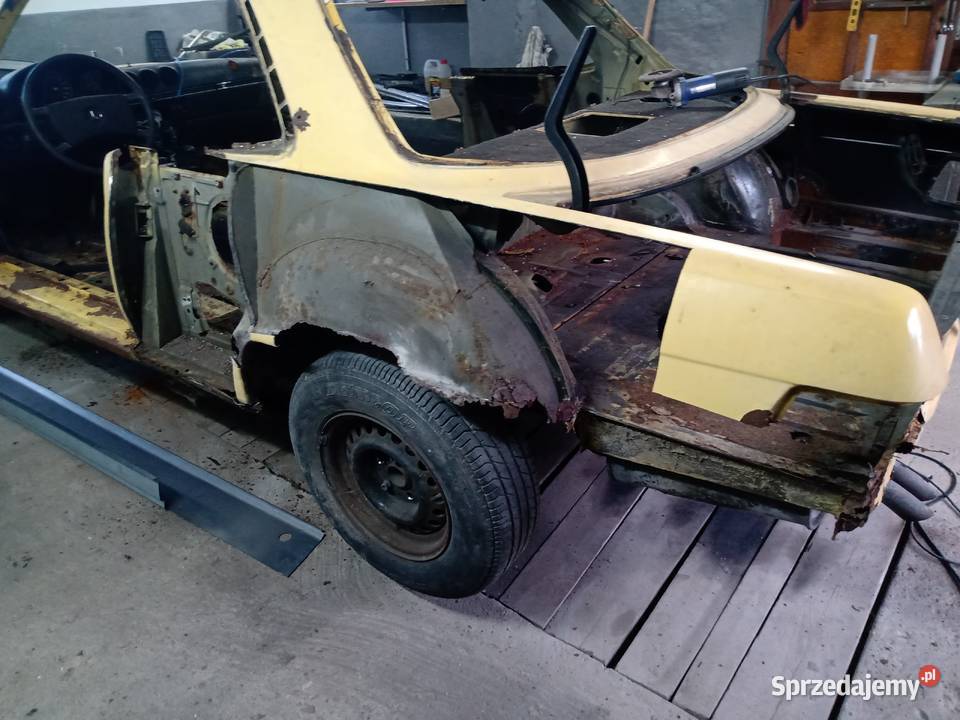 Mercedes 107 SLC uszkodzony Stobnica