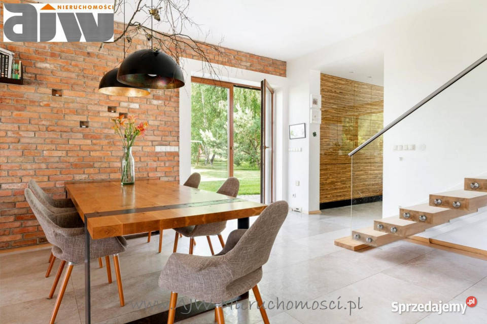 Sprzedaż domu wolnostojącego Osieck 560m2