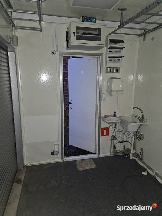 GOTOWY PUNKT HANDLOWO USŁUGOWY NAPRZECIWKO pomorskie