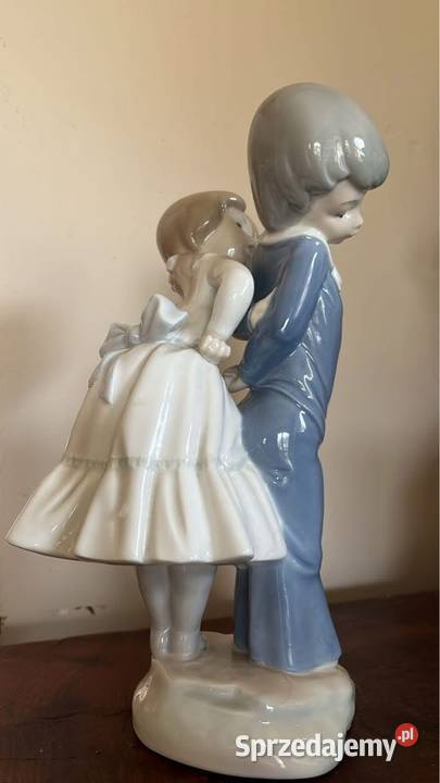 Figurka dziewczyny z chłopcem Figurka NAO Z Gdańsk