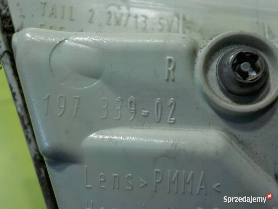 JAGUAR XE 20 D 15r SEDAN 4D lampa prawa tyl