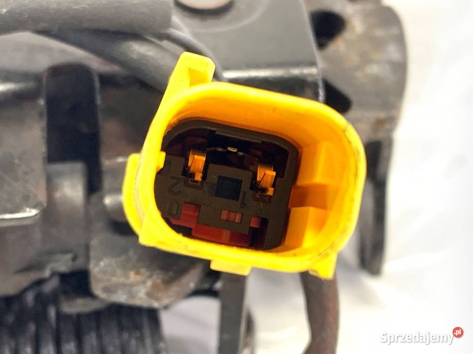 ZAMEK MASKI PRAWY BMW F45 Minivan