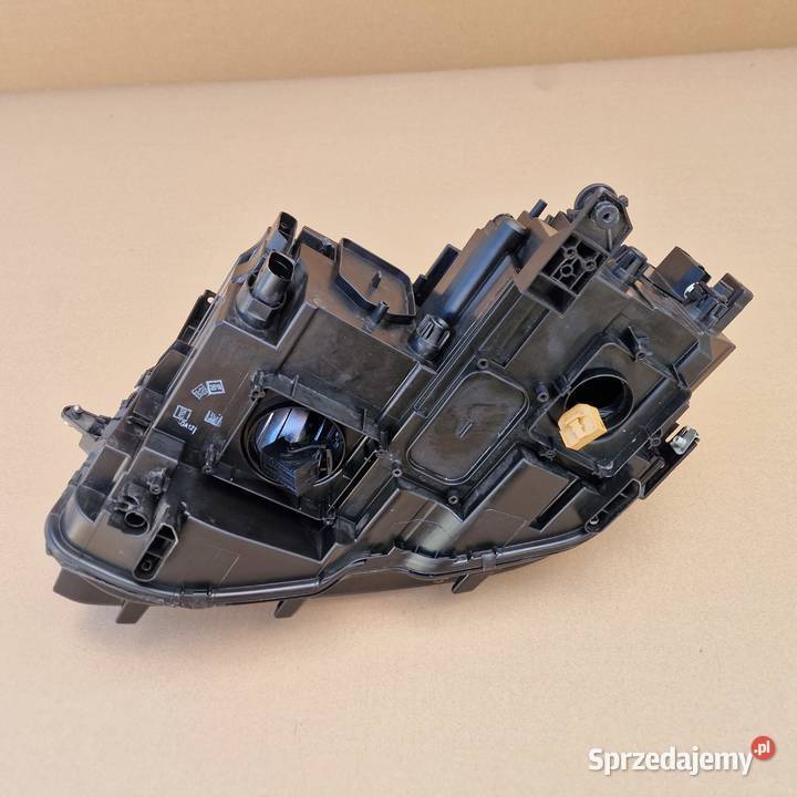 VW TIGUAN II 5NB LAMPA REFLEKTOR PRAWY osobowe Bieleń