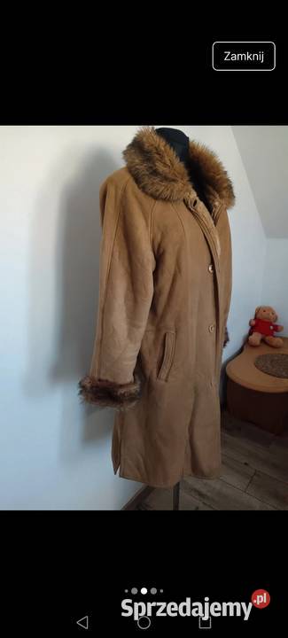 Płaszcz ocieplany kożuszkiem zapinany na guziki