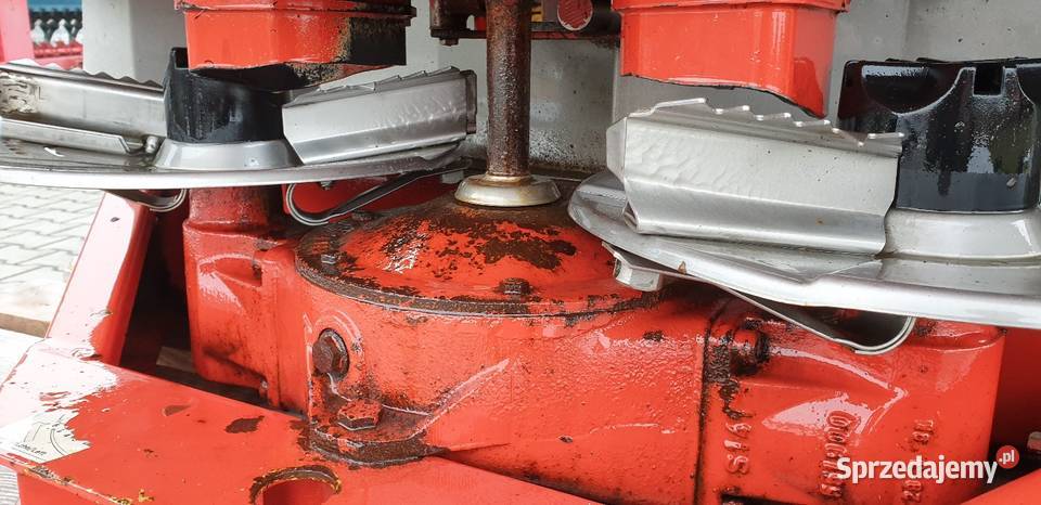 Rozsiewacz Rauch MDS 901Kuhn 900 l nadstawka 400