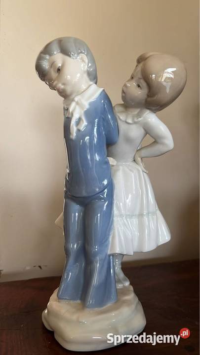 Figurka dziewczyny z chłopcem Figurka NAO Z Gdańsk