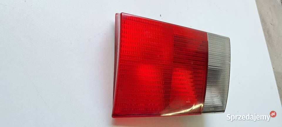 Lampa tylna wewnętrzna lewa 4A0945093 Audi 100