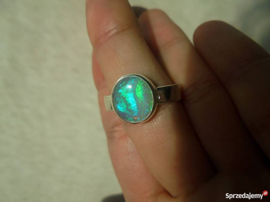 naturalny duży opal australijski pierścionek Warszawa