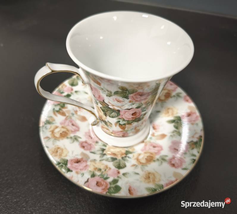 Porcelanowe wysokie filiżanki że spodeczkami Gdańsk