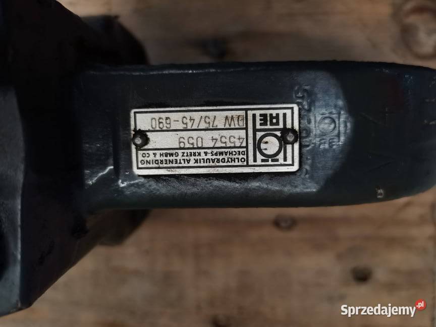 Siłownik główny ramienia Holland W60 Wilkowo sprzedam