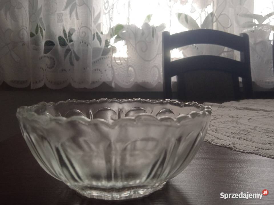 Salaterka przezroczysta przezroczysty