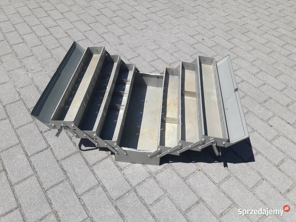 Metalowa skrzynka narzędziowa z okresu PRL u Skrzynki narzędziowe pomorskie Gdynia sprzedam