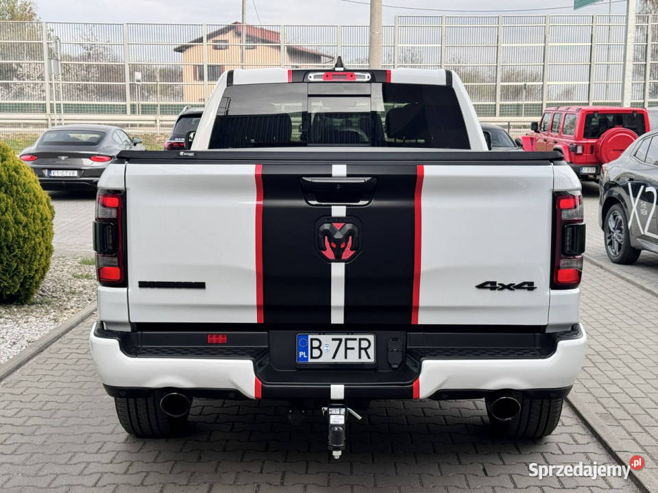 RAM 1500 57 V8 HEMI eTorque Bezwypadkowy 717 1500 Węgrzce