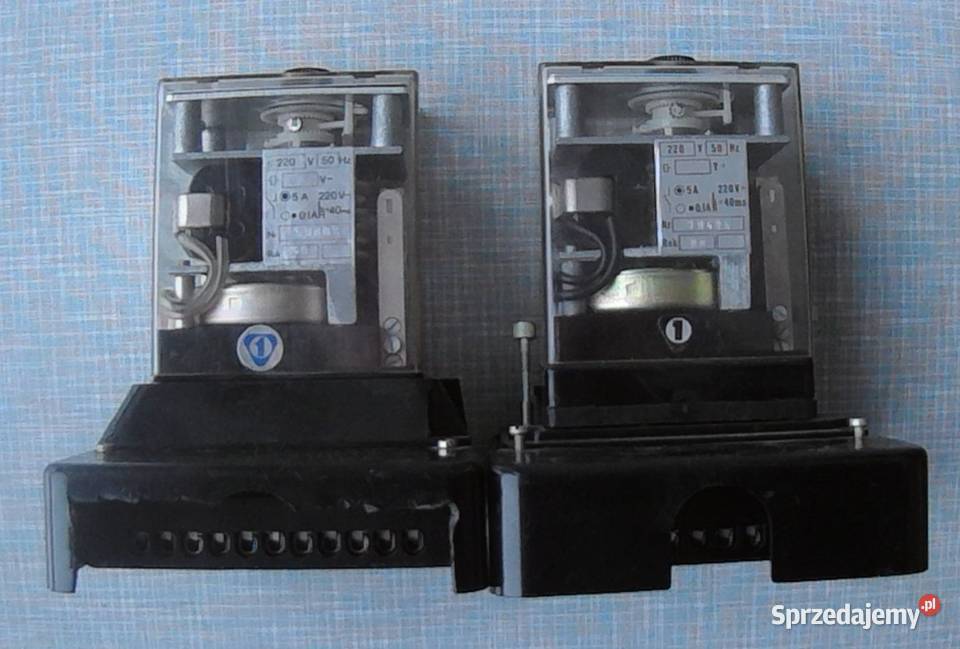 Dwa mało używ przekaźniki czasowe RTS61 220V 50 Pabianice