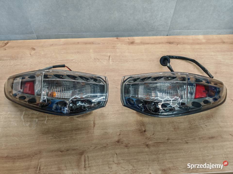 Lampy Tylne Infiniti QX70 FX30 FX37 S51 wersja osobowe Lampy przednie Dąbrowa Górnicza