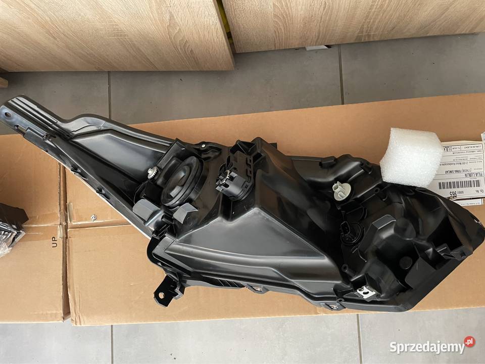 Honda HrV II 15 reflektor nowy h4 lampy przednie Kozubszczyzna