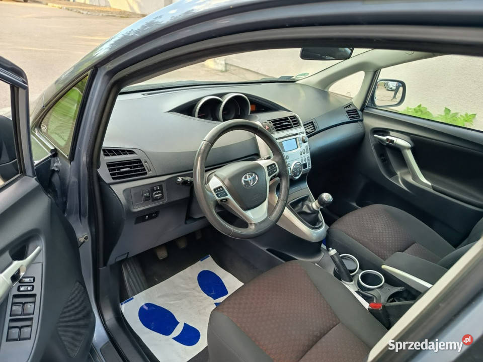Toyota Verso Bezwypadkowy historia serwisowa 7 kurtyny powietrzne Verso Janów Lubelski