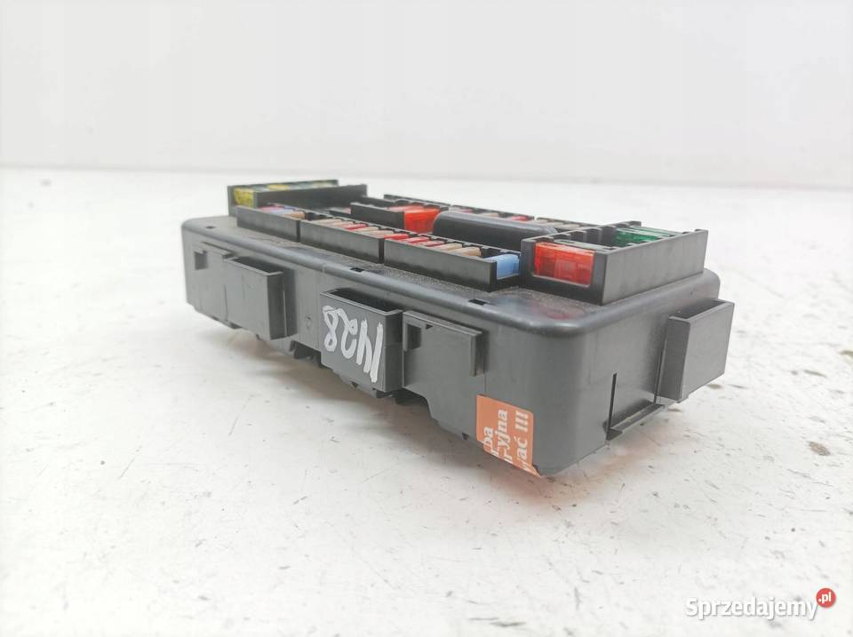 SKRZYNKA BEZPIECZNIKÓW 9337879 16 B 136 Bmw osobowe świętokrzyskie