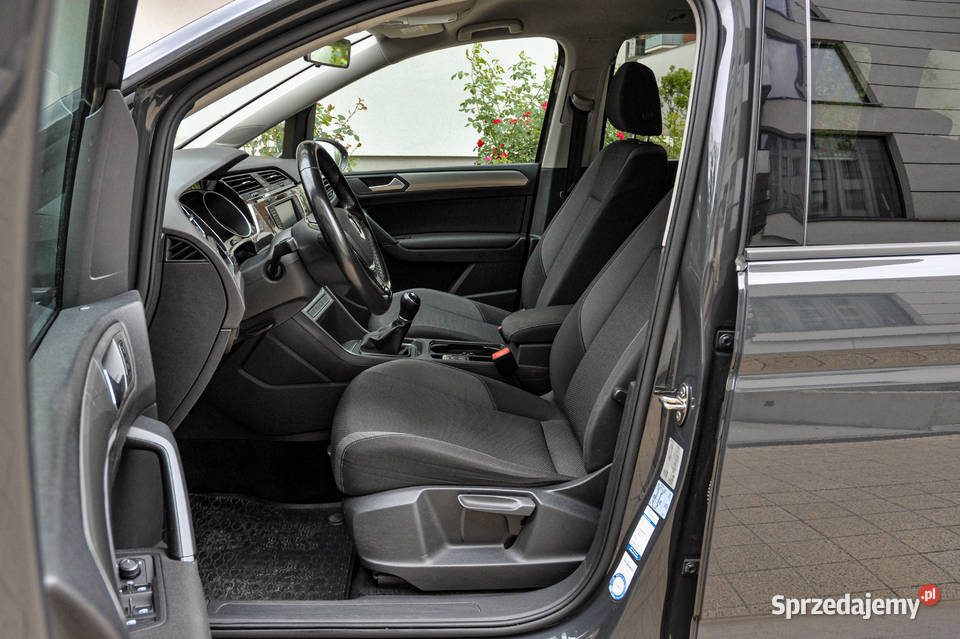 Volkswagen Touran 2016 r Bezwypadkowy Motoryzacja