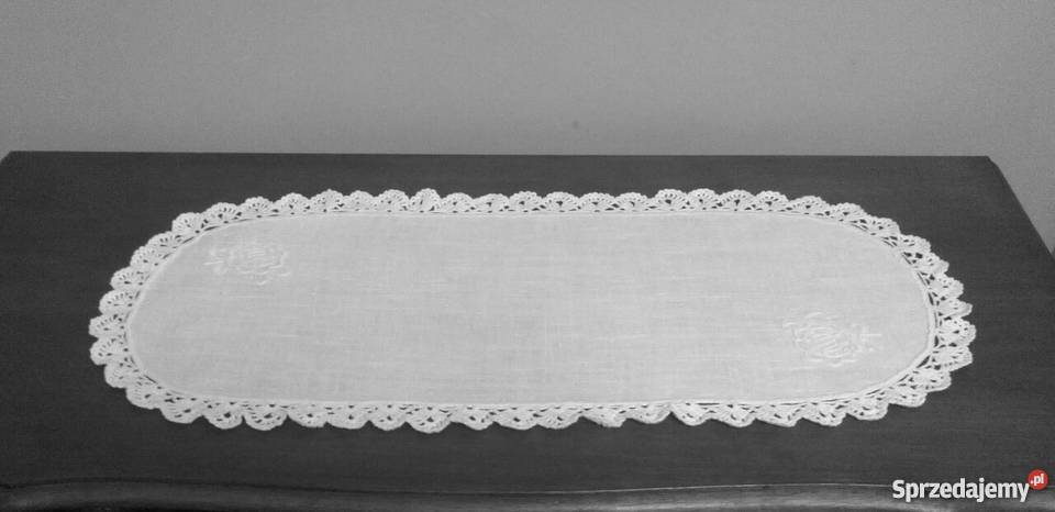 Bieżnikserwetki białe haftowane rękodzieło Dąbrowa Górnicza