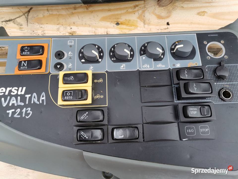 Podłokietnik Valtra T213 Wilkowo sprzedam