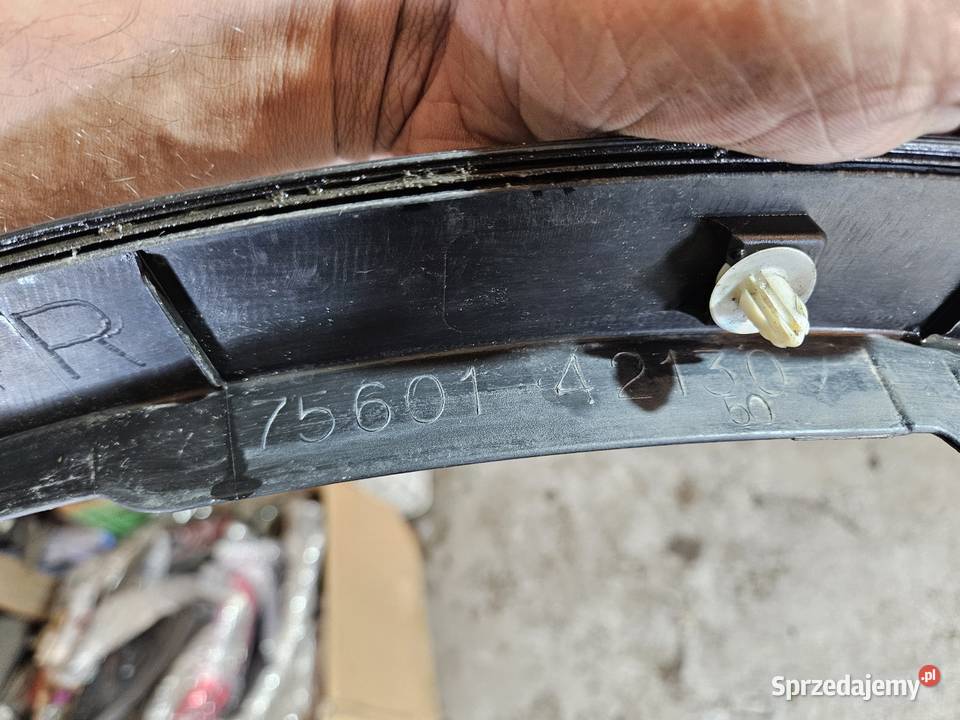 TOYOTA RAV4 IV LISTWA BŁOTNIKA PRAWY PRZÓD PRAWA Listwy i nakładki Międzychód