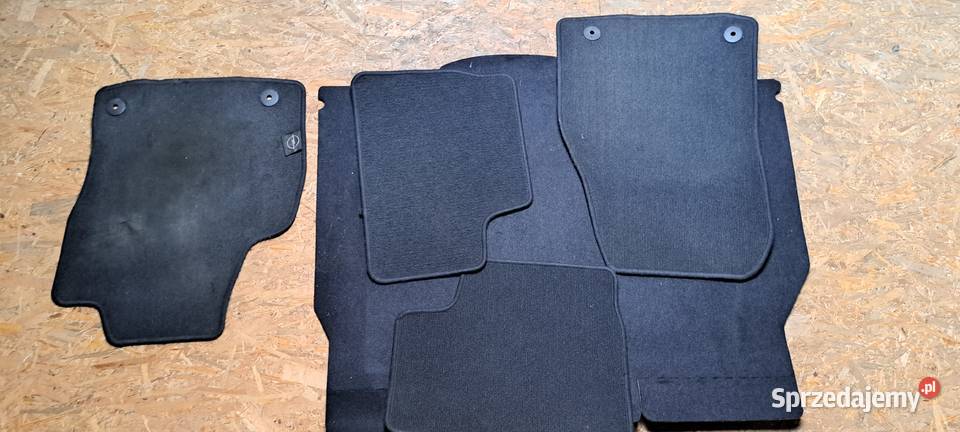 DYWANIKI CHODNICZKI WELUROWE OPEL ASTRA III H Dywaniki Jaworzno