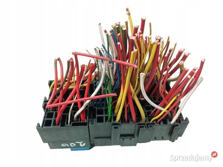 SKRZYNKA BEZPIECZNIKÓW 15 DCI 89 24018403S sprzedam