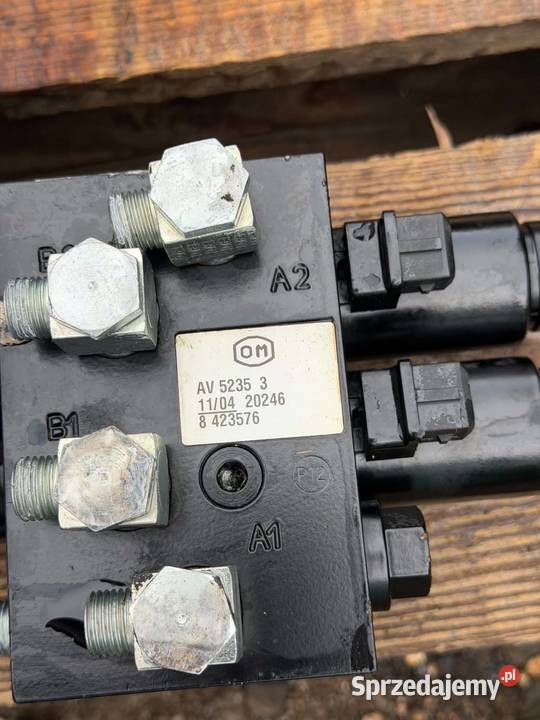 Rozdzielacz hydrauliczny OM AV 5235 3 Antonie