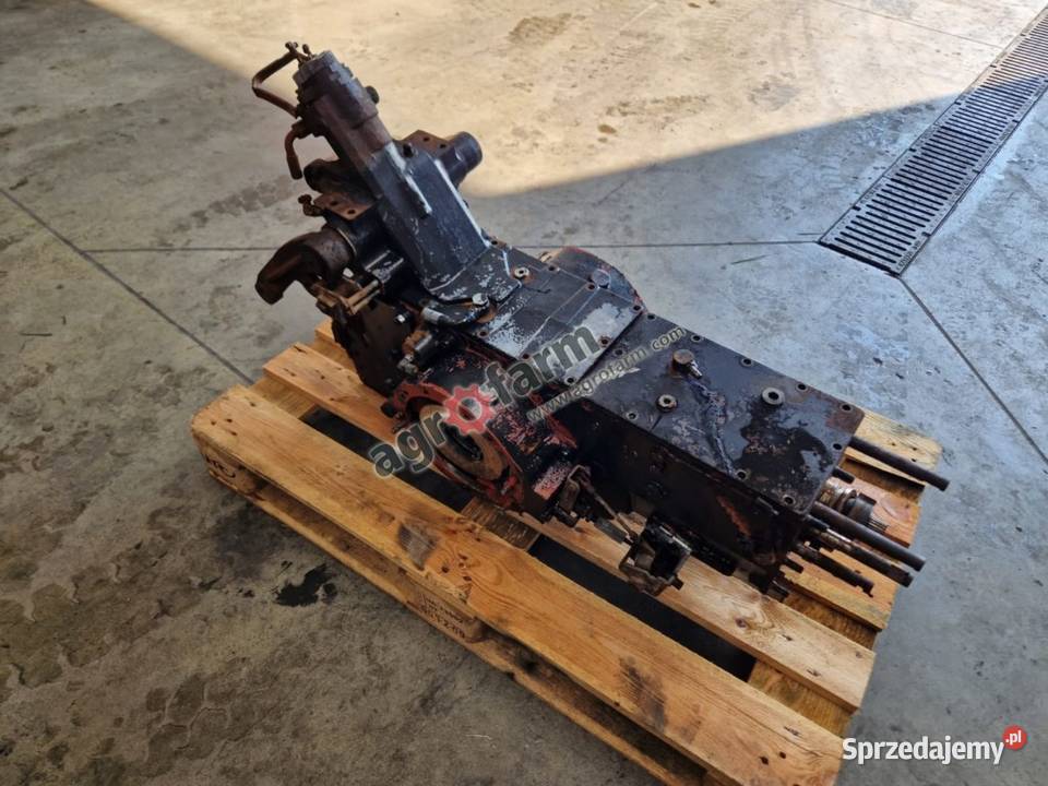 Tylny most Holland T3040 Byków