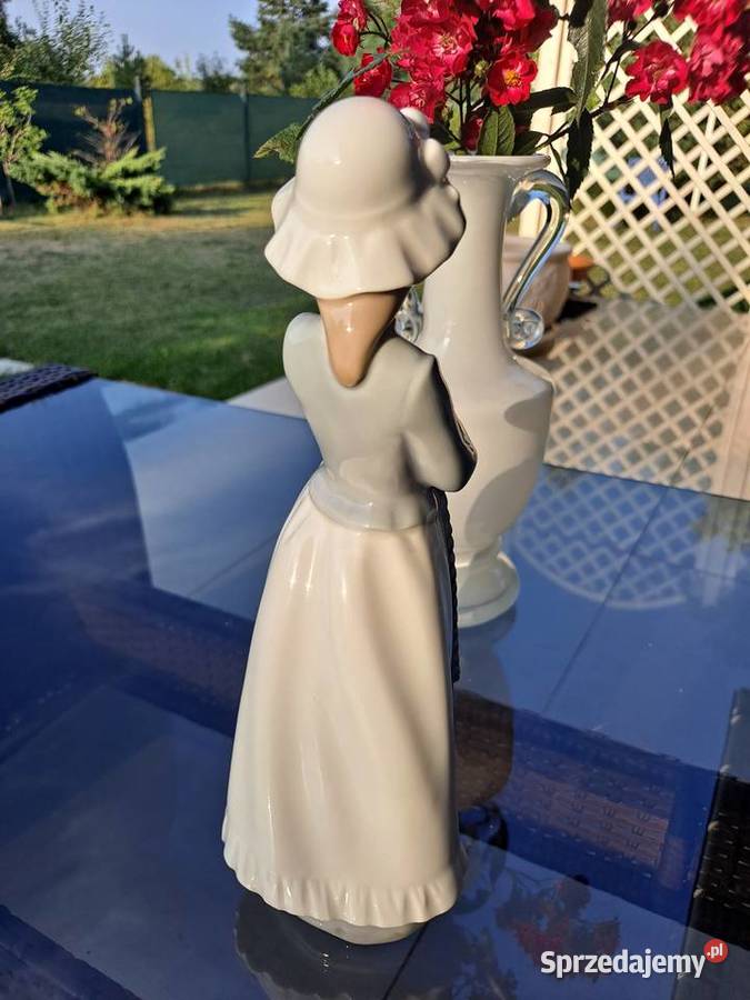 Porcelanowa figurka dziewczynka z pieskiem Nao Piaseczno