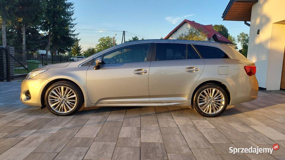 Toyota Avensis 18 benzyna manual stan wielofunkcyjna kierownica Niedomice sprzedam