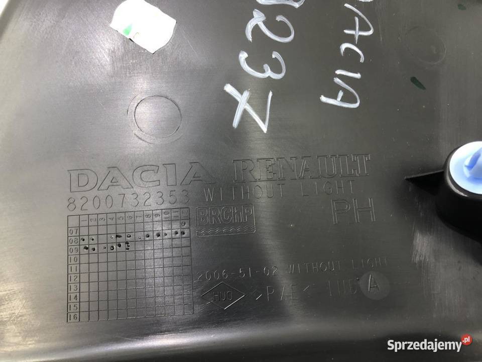 BOCZEK BAGAŻNIKA PRAWY DACIA SANDERO I osobowe Tapicerki samochodowe