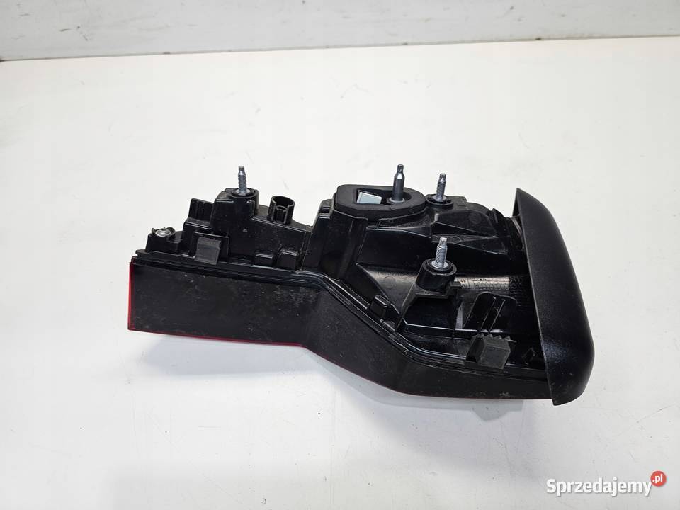LAMPA LEWY TYŁ W KLAPĘ AUDI A4 B9 LIFT AVANT osobowe Przystajń