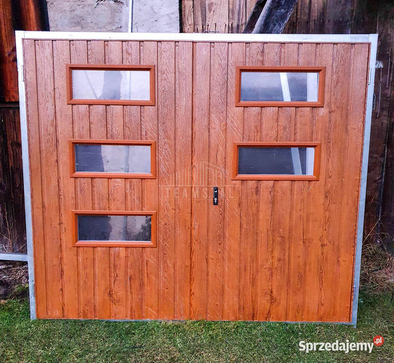 Bramy garażowe ze świetlikiem na wymiar Morąg