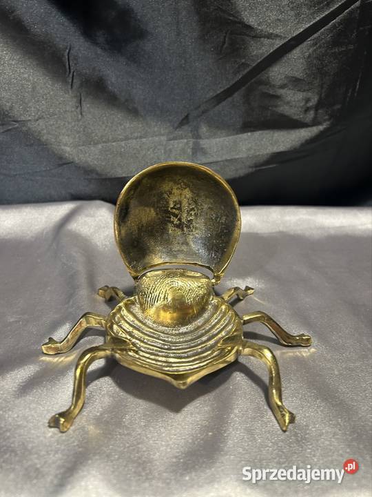 Biedronka z mosiądzu popielniczka