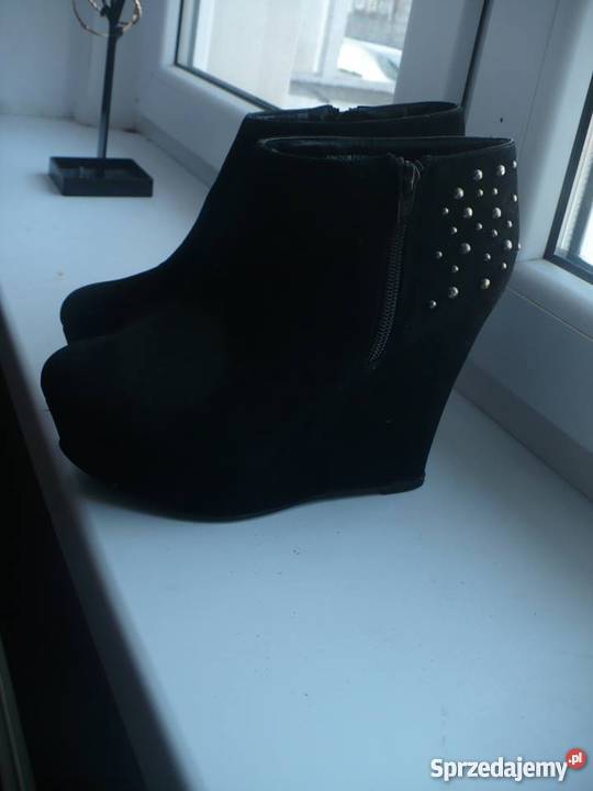 Botki z ćwiekami na koturnie kujawsko-pomorskie