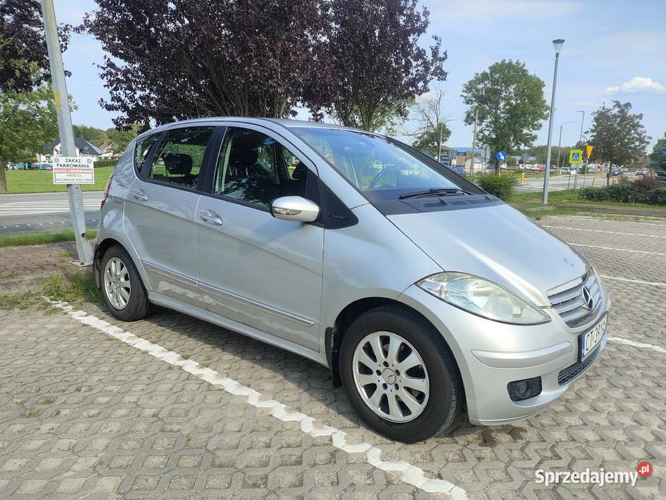Mercedes A A150 W169 95KM Przyłogi
