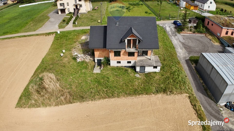 Przestronny dom do wykończenia 3062m2