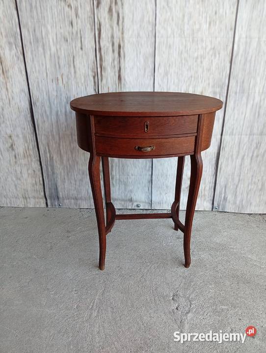 antyczny owalny stolik niciak w stylu Byczyna