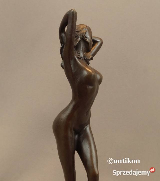 Dziewczyna z brązu rzeźba duża pomorskie Gdańsk