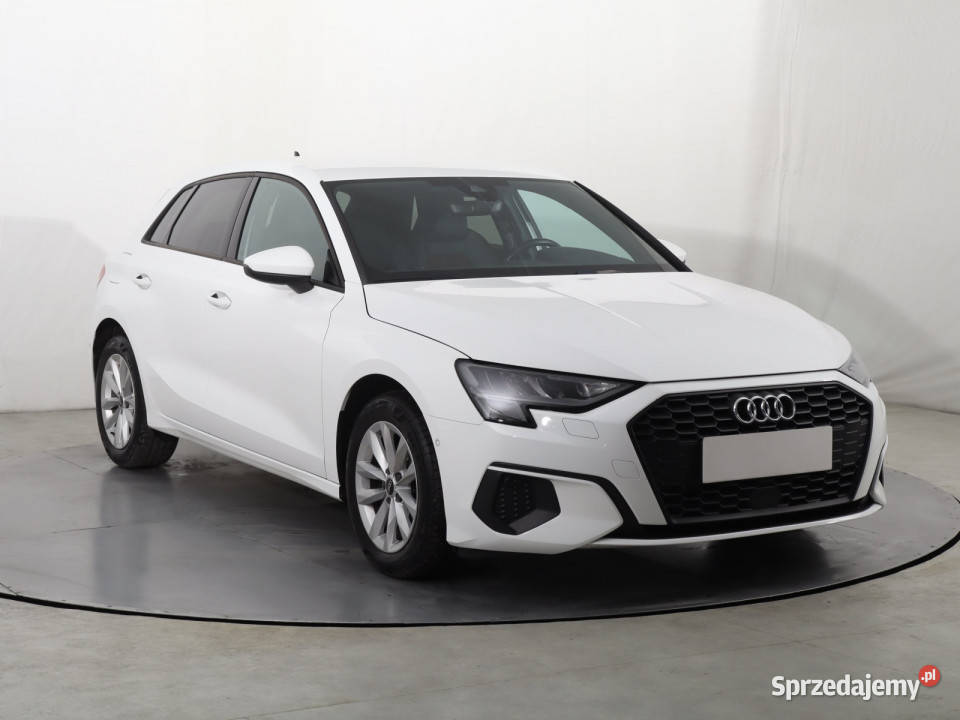Audi A3 35 TFSI asystent pasa ruchu