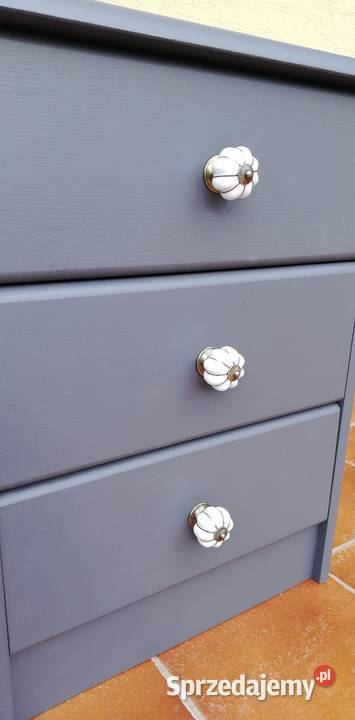 Szafka drewniana grafitowa nocna z szufladami Sulbiny