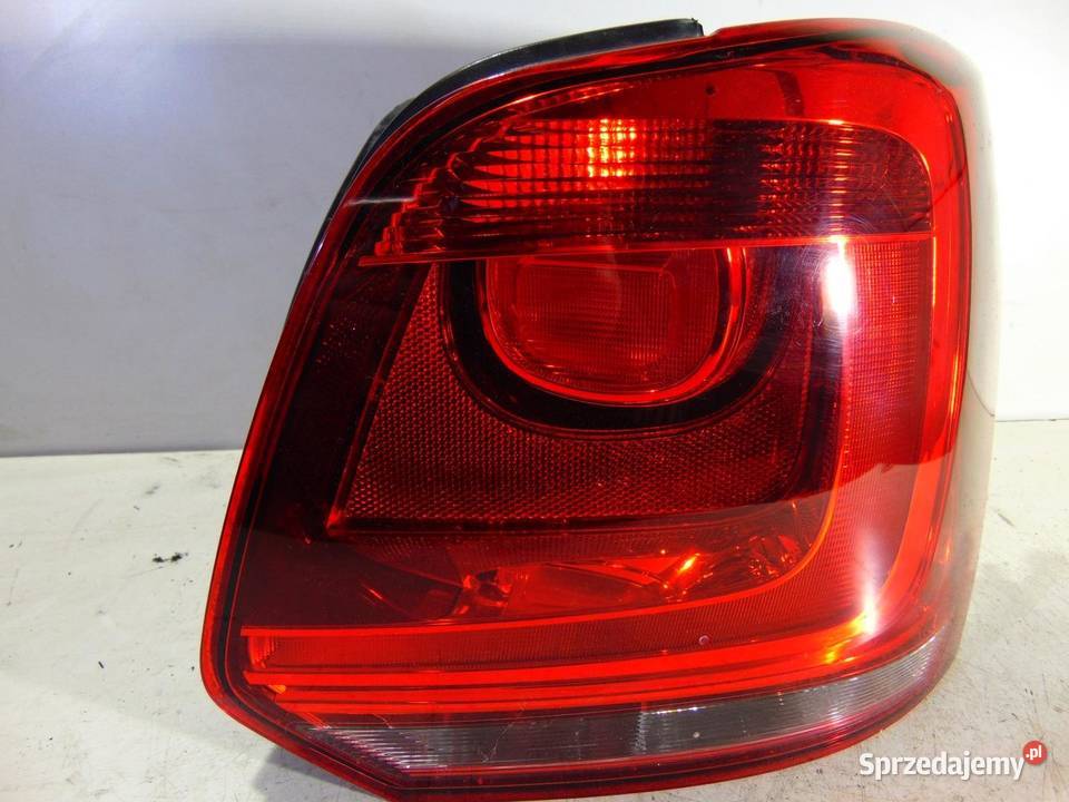 LAMPA PRAWA TYLNA TYŁ POLO V 6R 6R0945096G osobowe sprzedam